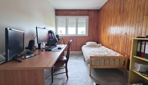 Lumineux F5 de 95 m² en dernier étage avec balcon et parking
