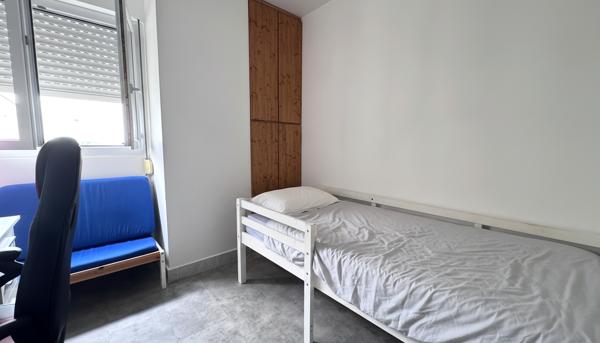 Lumineux F5 de 95 m² en dernier étage avec balcon et parking