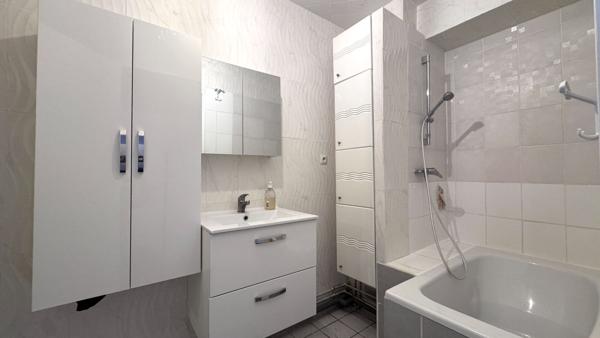 Lumineux F5 de 95 m² en dernier étage avec balcon et parking