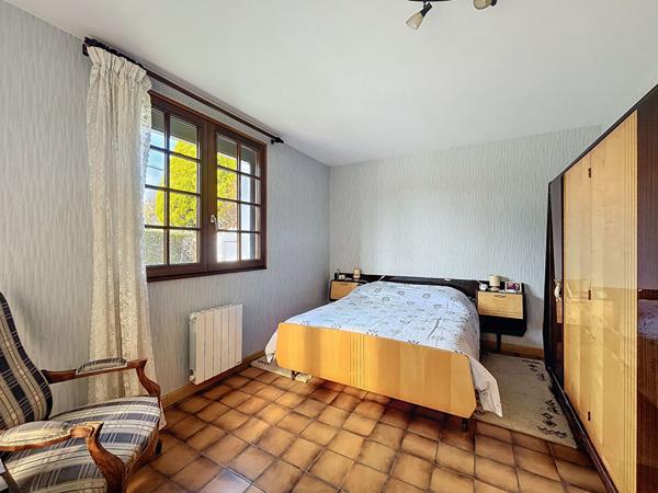 Maison a vendre Favars - 3 chambres - garage - vie de plain pied - jardin et bois