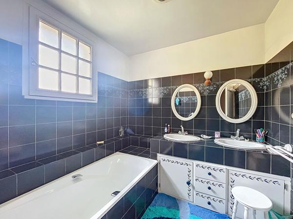 Maison a vendre Favars - 3 chambres - garage - vie de plain pied - jardin et bois