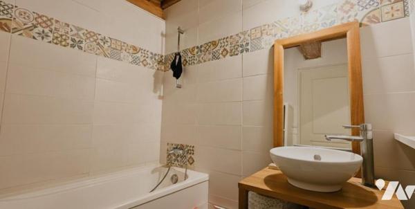 Ensemble immobilier avec local commercial 