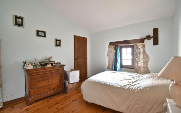 Maison à vendre    4 pièces •  Pérouges