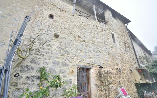 Maison à vendre    4 pièces •  Pérouges