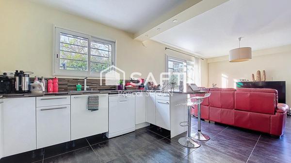 VILLA de 2012 - proche village et plages