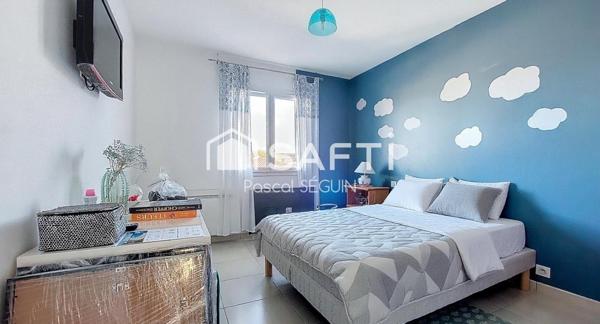 VILLA de 2012 - proche village et plages