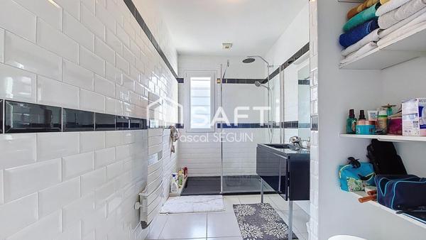 VILLA de 2012 - proche village et plages