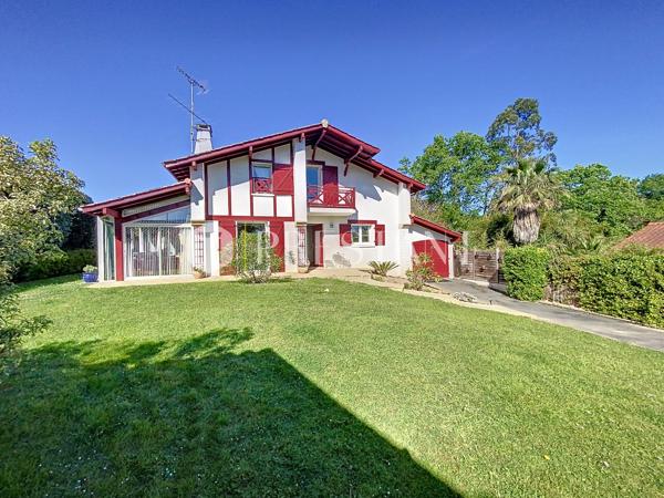 Belle maison basque de 4 chambres avec jardin et piscine, BASSUSSARRY