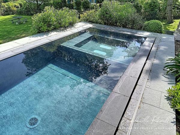 BADEN · Propriété d'exception avec vue panoramique · Piscine miroir et jacuzzi