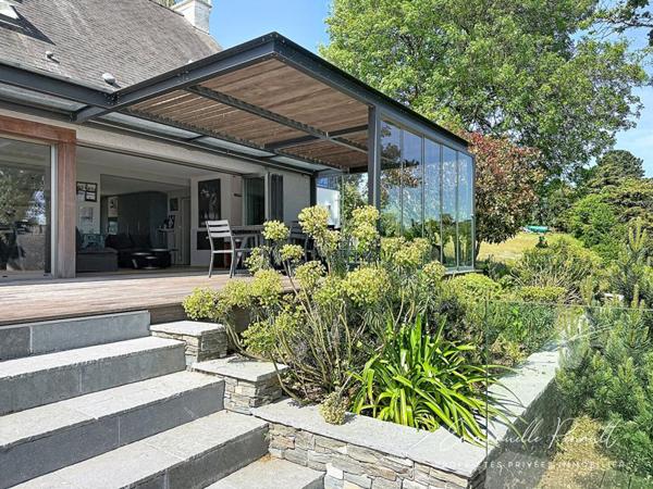 BADEN · Propriété d'exception avec vue panoramique · Piscine miroir et jacuzzi