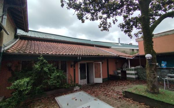 Maison à vendre    2 pièces • 467 m2 Mont-de-Marsan