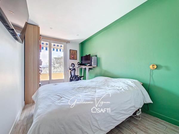 T4 traversant en bon état avec terrasse