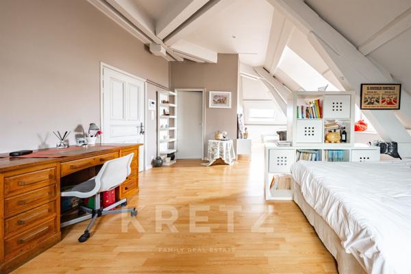 Dijon centre - Duplex haussmannien de caractère, dernier étage avec ascenseur