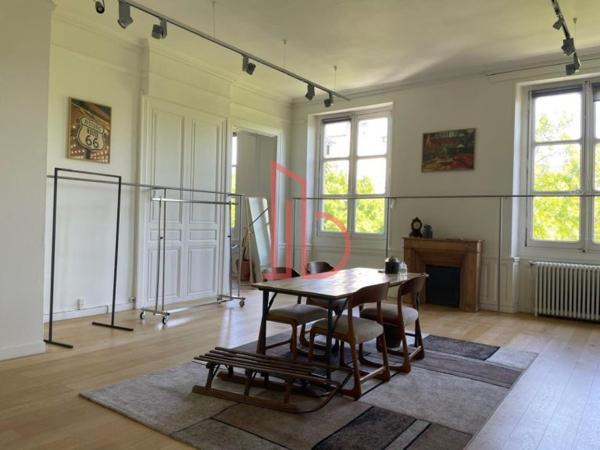 Bureau de 176 m² à louer à Bordeaux Centre