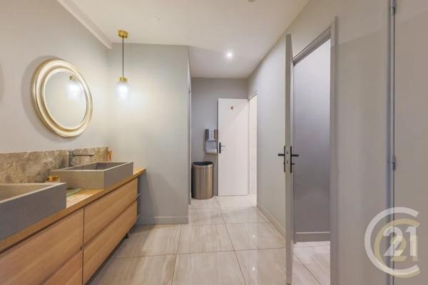 Immeuble à vendre  330,76 m 2   MALAKOFF  - 92