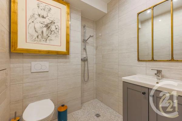 Immeuble à vendre  330,76 m 2   MALAKOFF  - 92