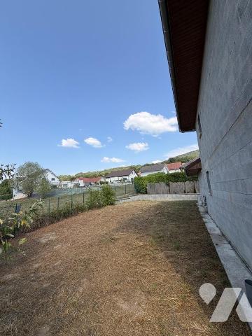 SEYSSEL (74) - MAISON CONTEMPORAINE - 3 CHAMBRES - SUITE PARENTALE - GARAGE - JARDIN

Située ...
