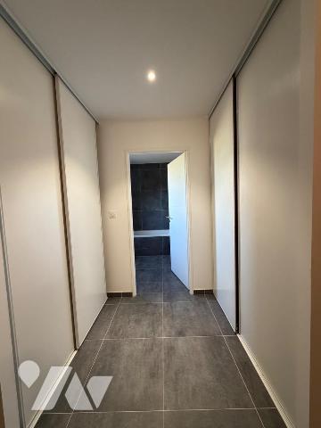 SEYSSEL (74) - MAISON CONTEMPORAINE - 3 CHAMBRES - SUITE PARENTALE - GARAGE - JARDIN

Située ...