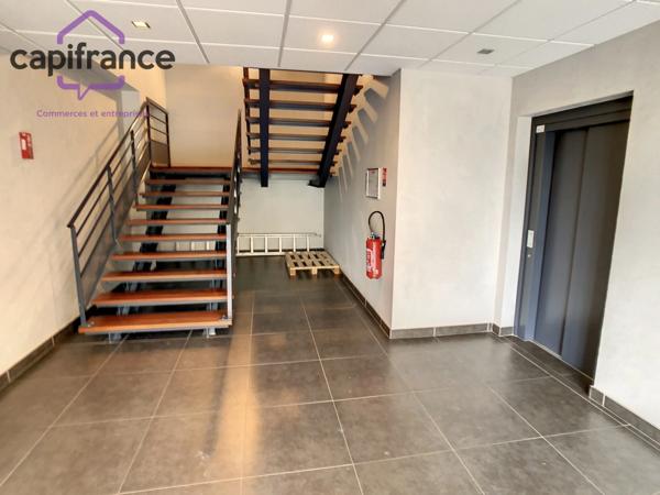 Local/bureau à vendre DARDILLY (69) Plateau de Bureaux de 426m2...magnifique plateau de bureaux au 2 eme et dernier étage