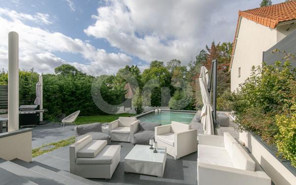 Maison à vendre    7 pièces • 244 m2 Sucy-en-Brie