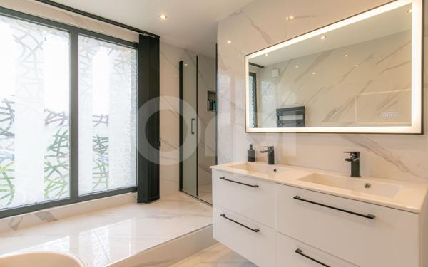 Maison à vendre    7 pièces • 244 m2 Sucy-en-Brie