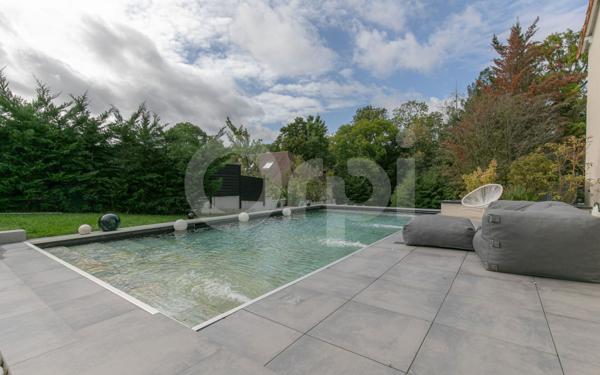 Maison à vendre    7 pièces • 244 m2 Sucy-en-Brie