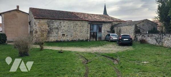 MASION DE BOURG AVEC TERRAIN ET DEPENDANCES