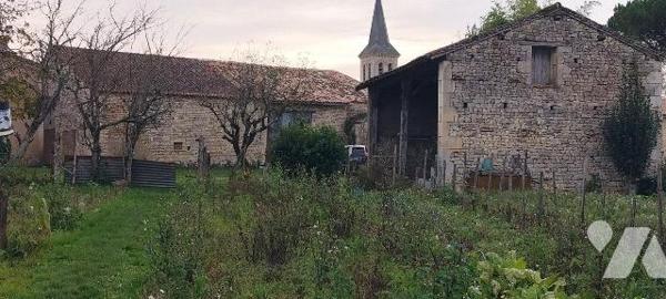 MASION DE BOURG AVEC TERRAIN ET DEPENDANCES