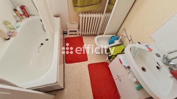 Immeuble
        
        - 628 m²