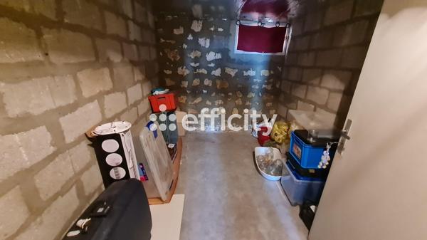 Immeuble
        
        - 628 m²