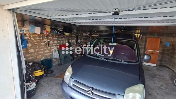 Immeuble
        
        - 628 m²
