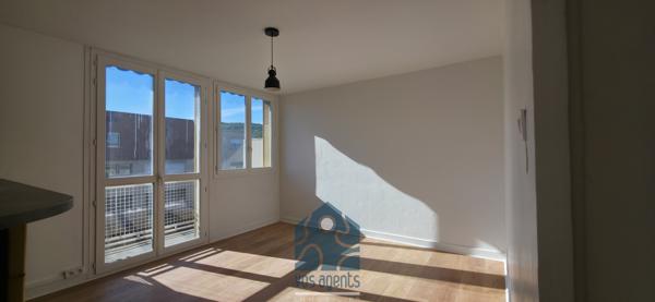Appartement avec garage, cave et espace de stockage