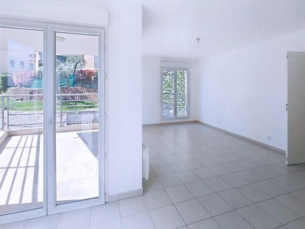 Grasse – T2 lumineux 48m², parking inclus, construction 2015