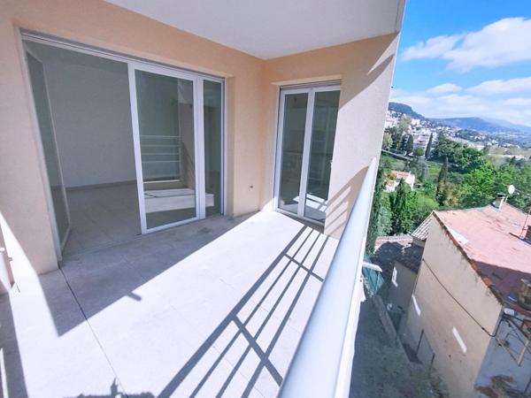 Grasse – T2 lumineux 48m², parking inclus, construction 2015