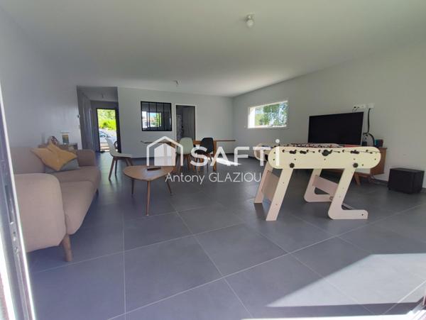 Maison contemporaine de construction très récente