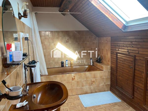 Maison de ville avec box de garage fermé