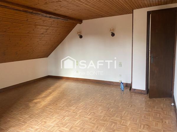 Maison de ville avec box de garage fermé