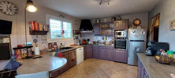 Beau  plain pied  sur sous sol total , on pose ses valises !