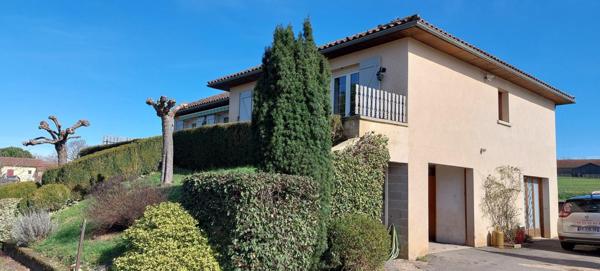 Beau  plain pied  sur sous sol total , on pose ses valises !