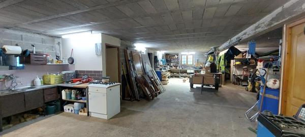 Beau  plain pied  sur sous sol total , on pose ses valises !