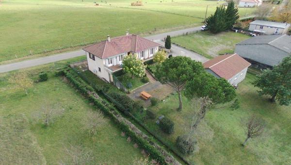 Beau  plain pied  sur sous sol total , on pose ses valises !