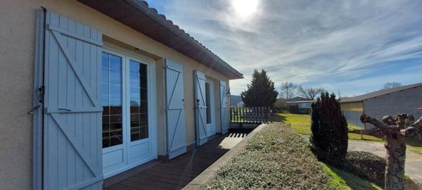 Beau  plain pied  sur sous sol total , on pose ses valises !