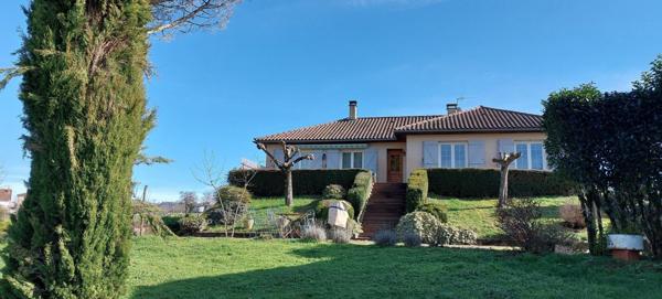 Beau  plain pied  sur sous sol total , on pose ses valises !