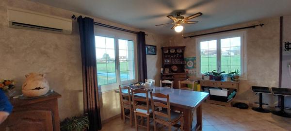 Beau  plain pied  sur sous sol total , on pose ses valises !