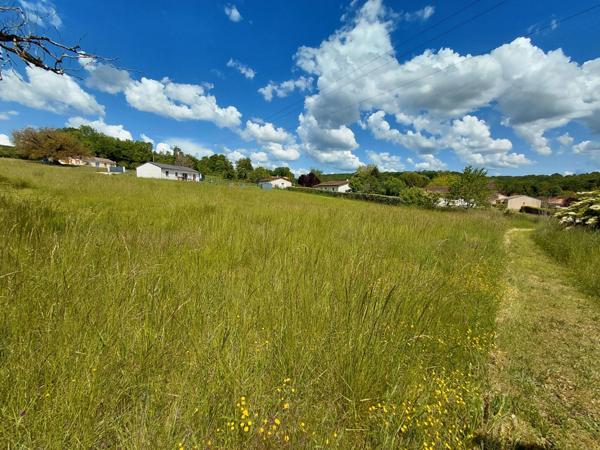 Vaste terrain constructible à vendre