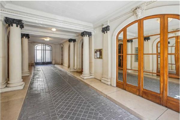 Bureaux à louer à Paris 17 plateau haussmannien lumineux de 280 m²