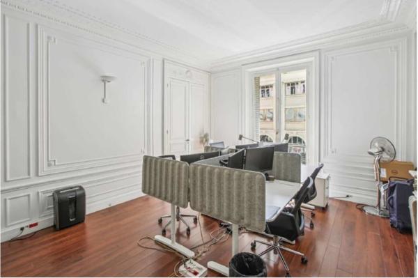 Bureaux à louer à Paris 17 plateau haussmannien lumineux de 280 m²