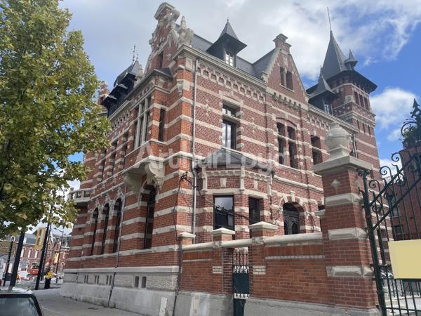 Immeuble de bureaux à vendre à Valenciennes proche centre ville rénové