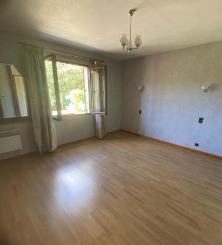 maison 3 faces ensoleillée avec garage
