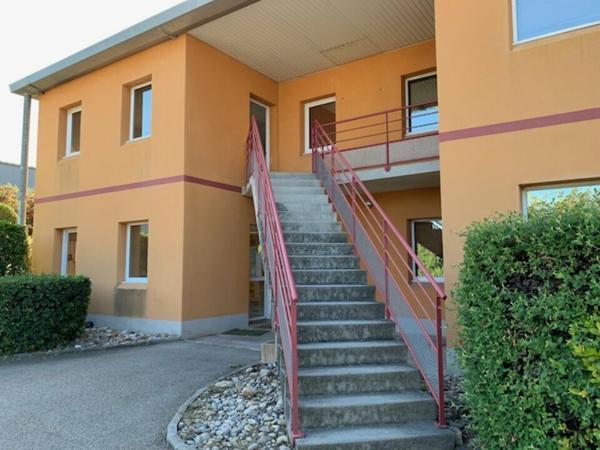 Bureaux à vendre en rez-de-chaussée à Avignon Courtine avec parking